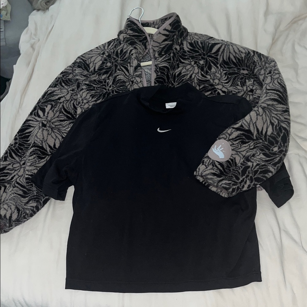 SET: NIKE Black Turtleneck and Sherpa Jacket (S)